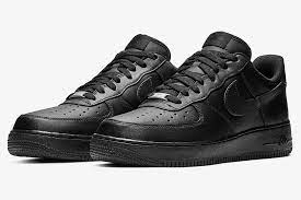blackSneakers.jpg